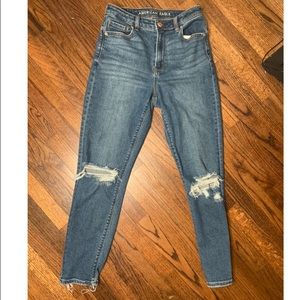 American Eagle Size 4 Mom Jeans 🦋